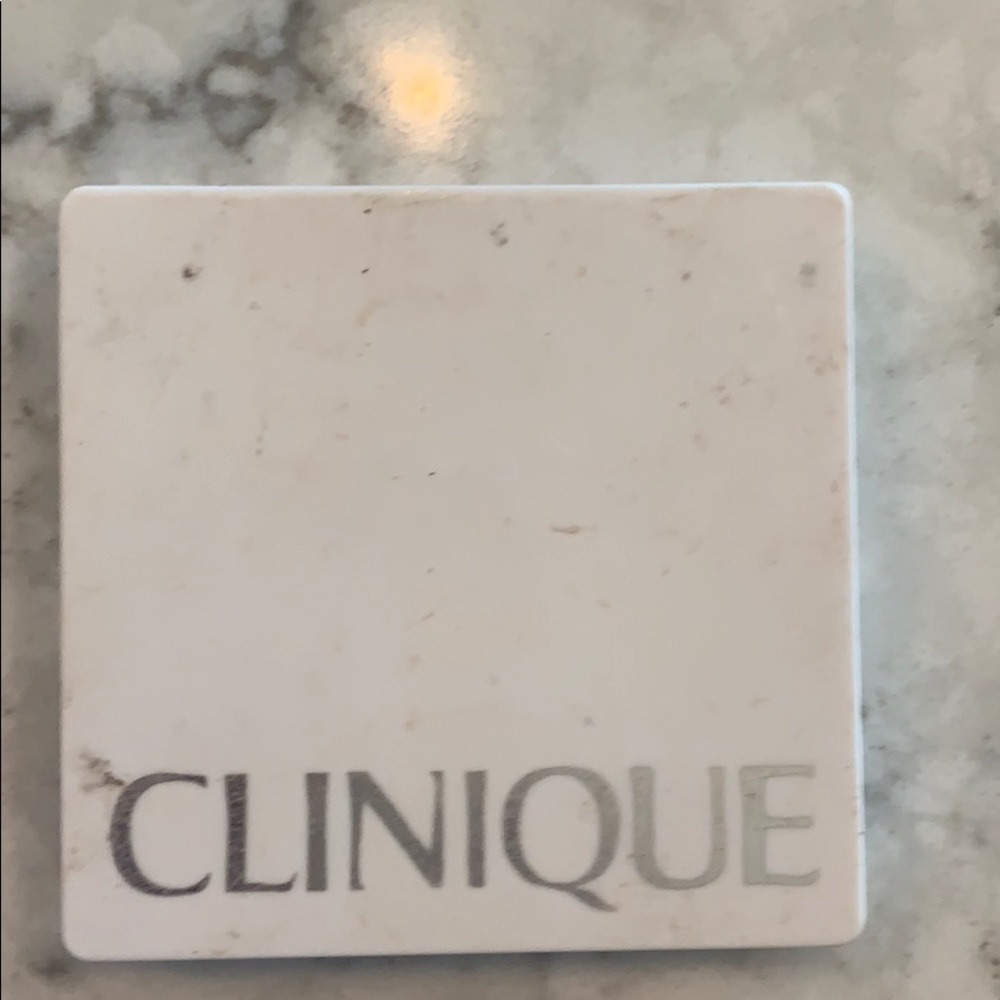 Clinique eyeshadow and blush pack - Picture 5 of 10